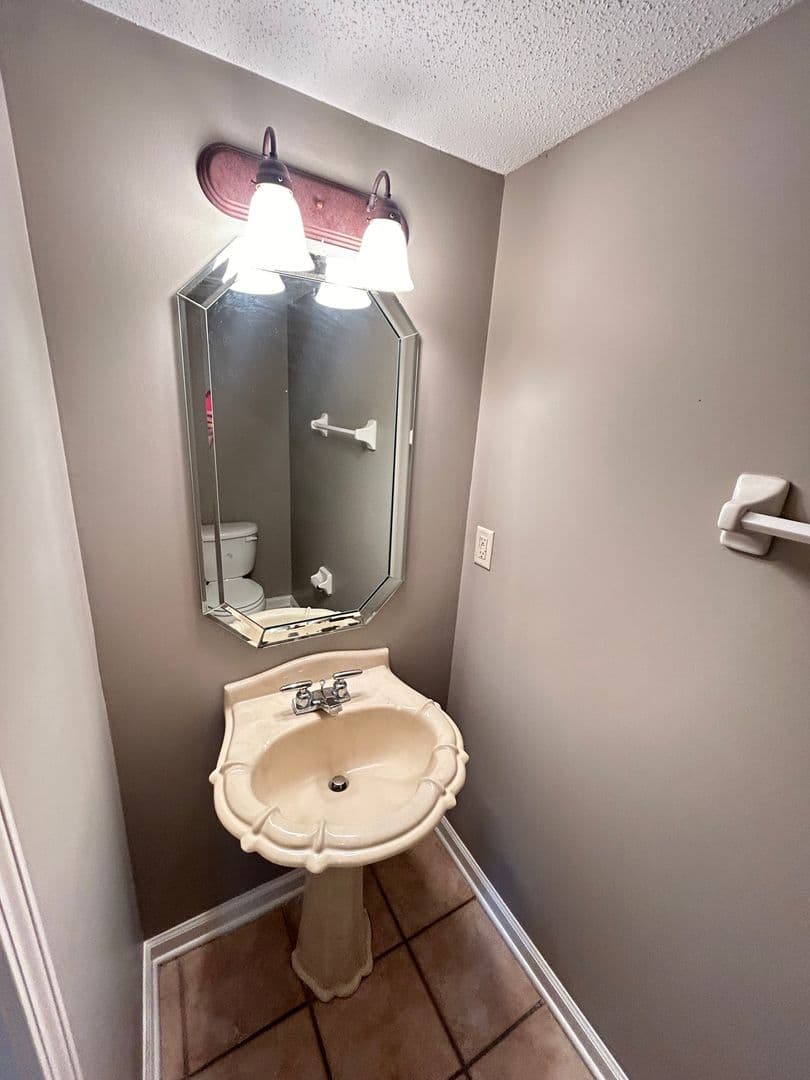 Bartlett House: 6440 East Forked River Cove