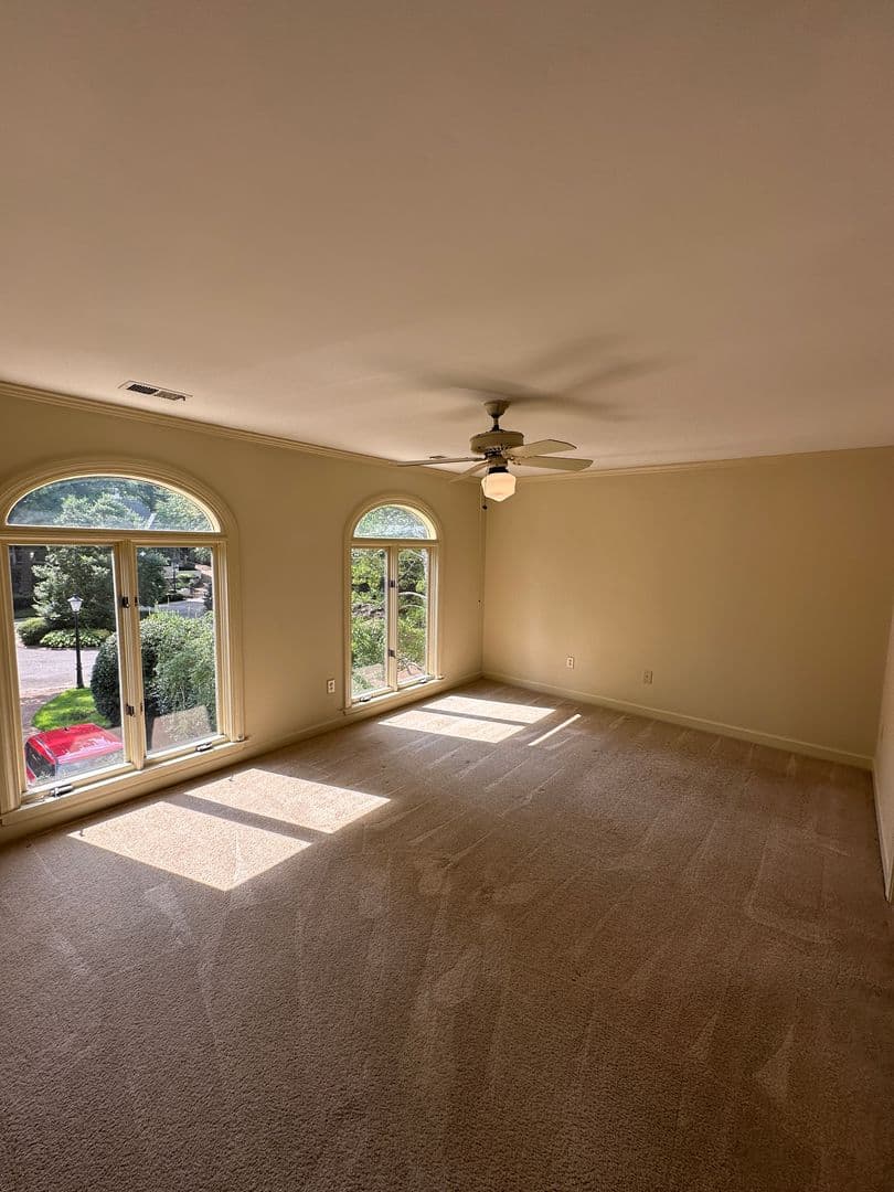 Memphis House: 320 N River Oaks
