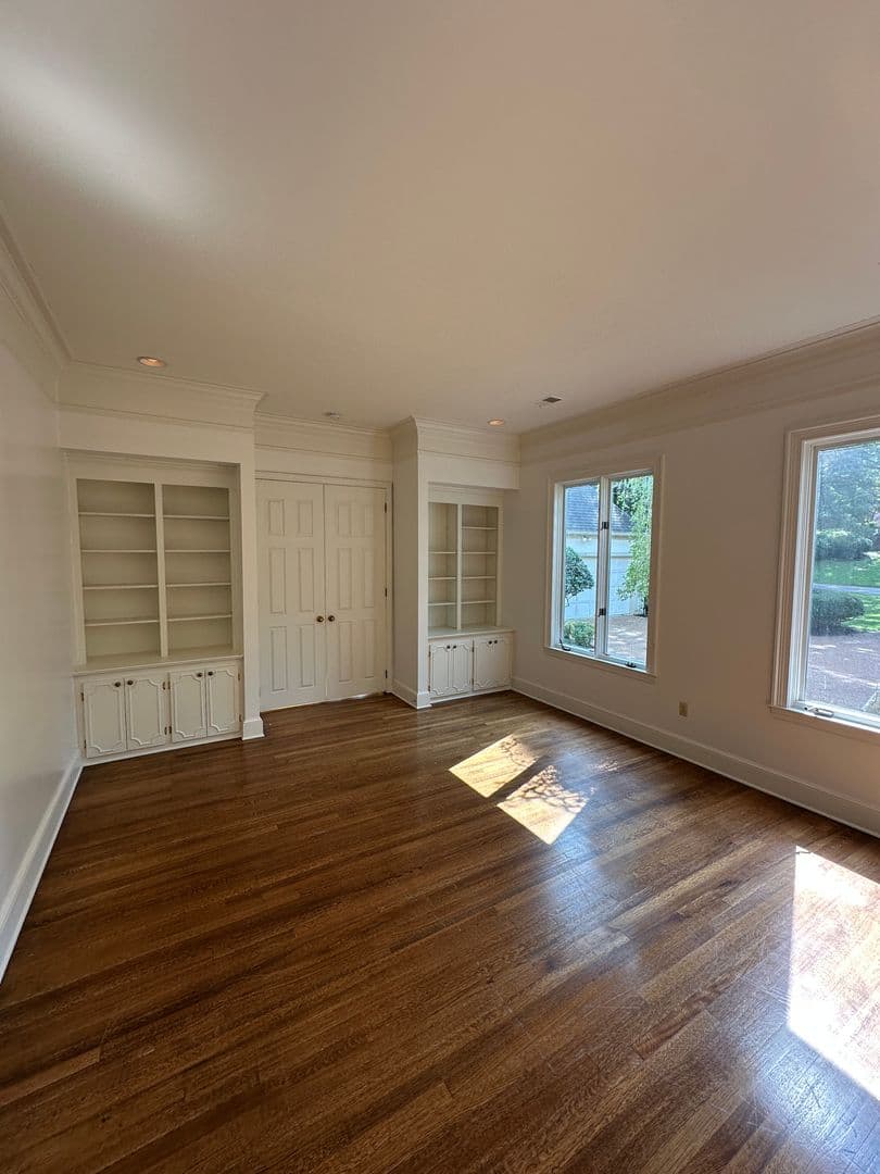 Memphis House: 320 N River Oaks