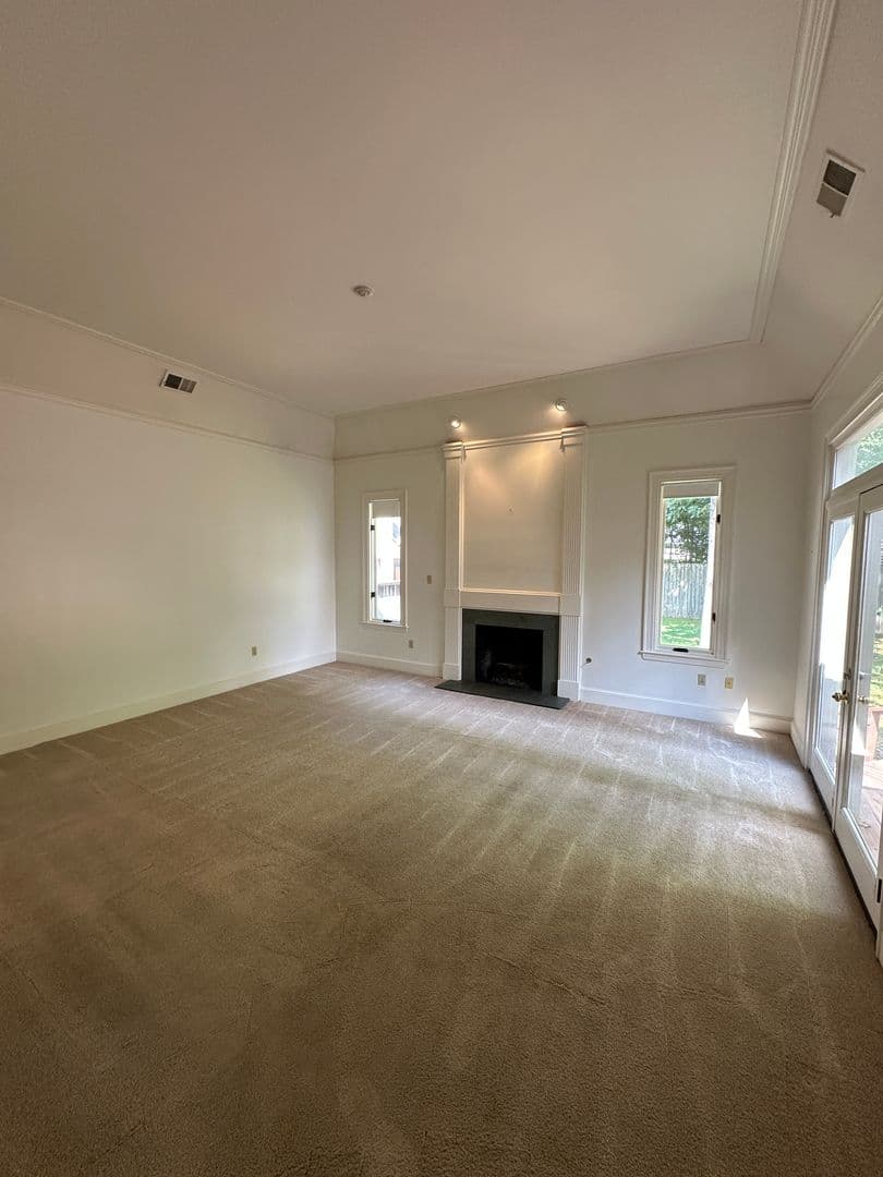 Memphis House: 320 N River Oaks