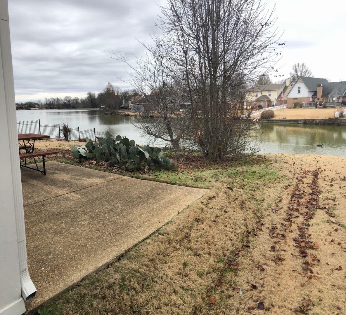 Olive Branch House: 9237 Lakeshore Dr