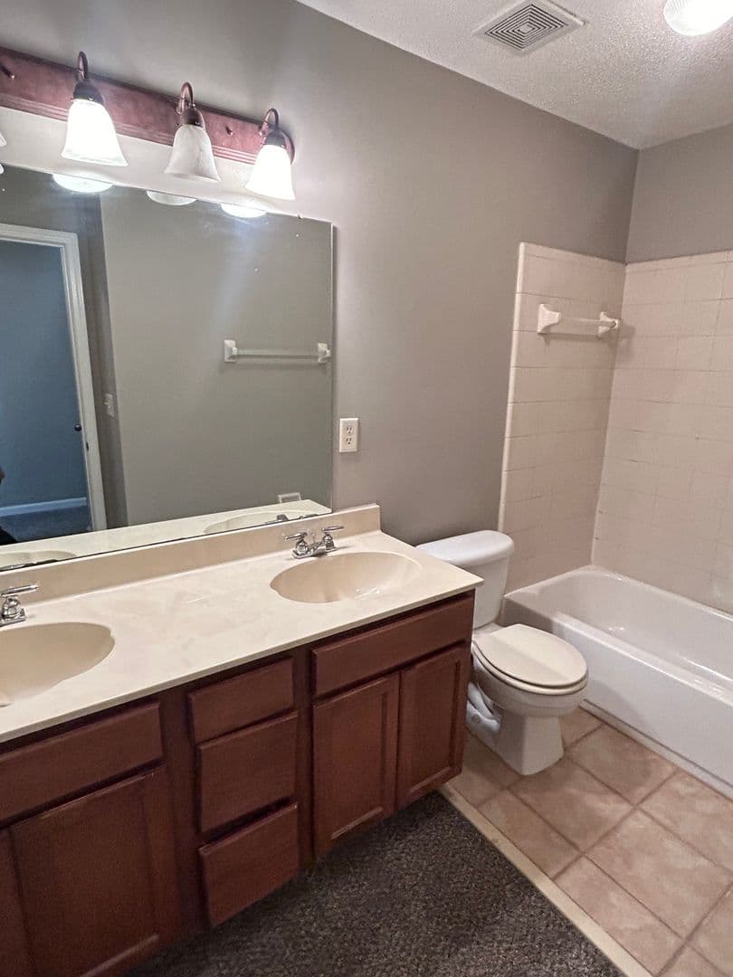 Bartlett House: 6440 East Forked River Cove