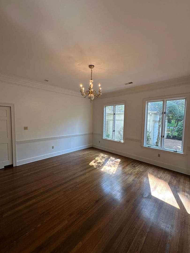 Memphis House: 320 N River Oaks