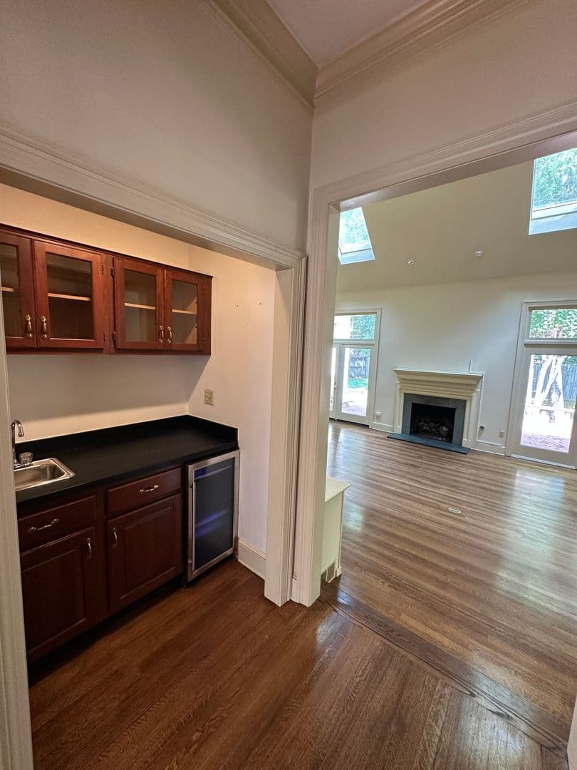Memphis House: 320 N River Oaks