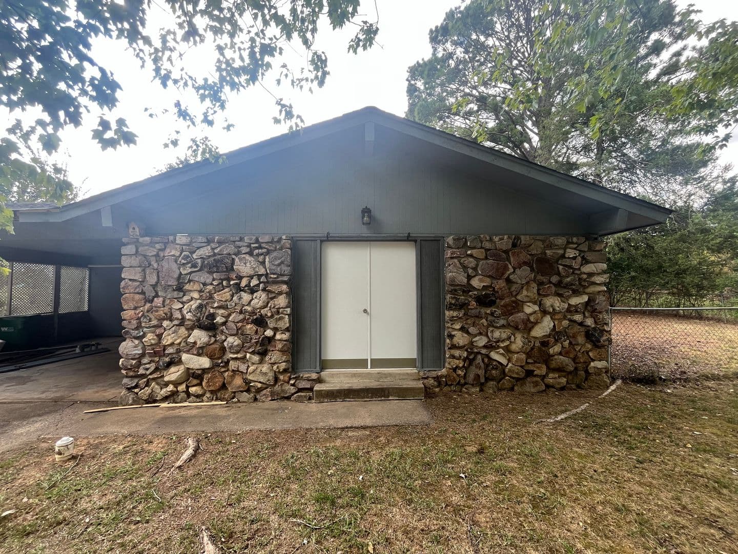 Sherwood House: 8 Lybrand Drive