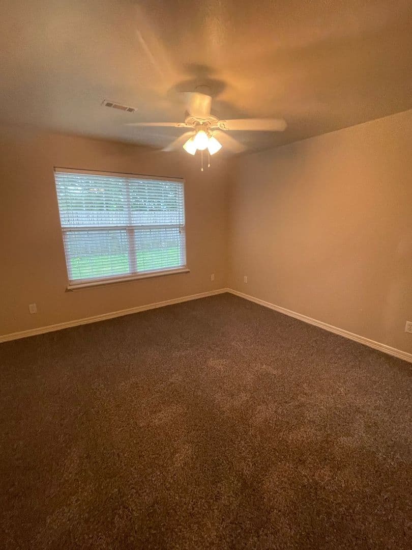 Centerton House: 460 Kate Dr
