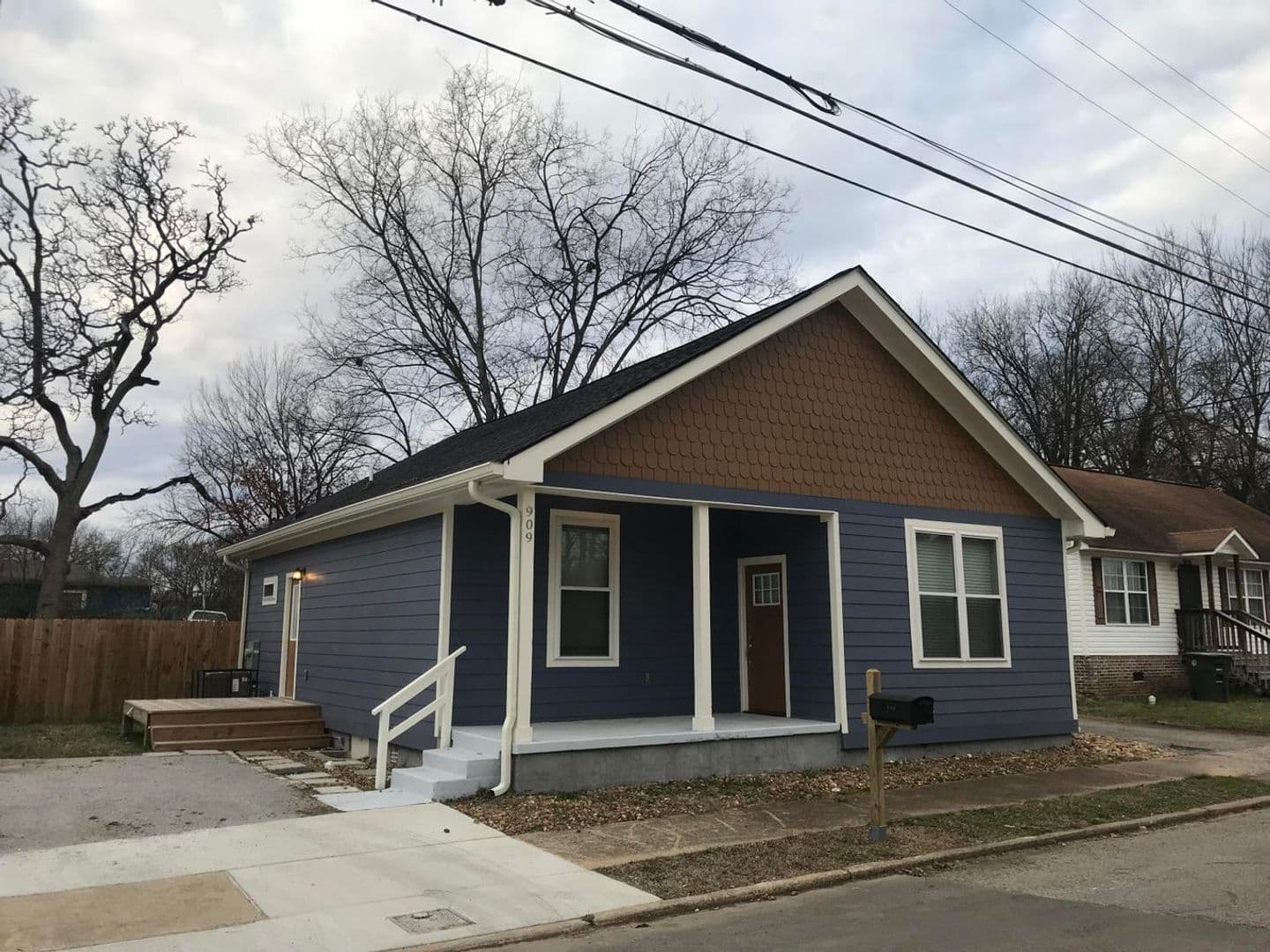 Chattanooga House: 909 S Kelley St.