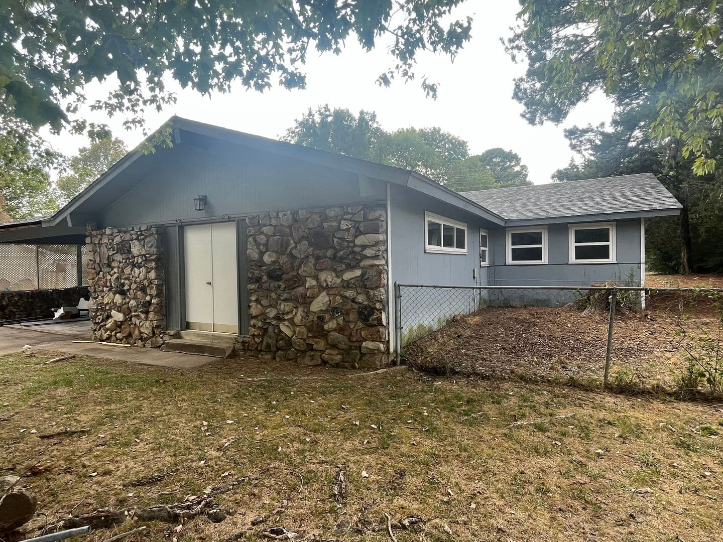 Sherwood House: 8 Lybrand Drive