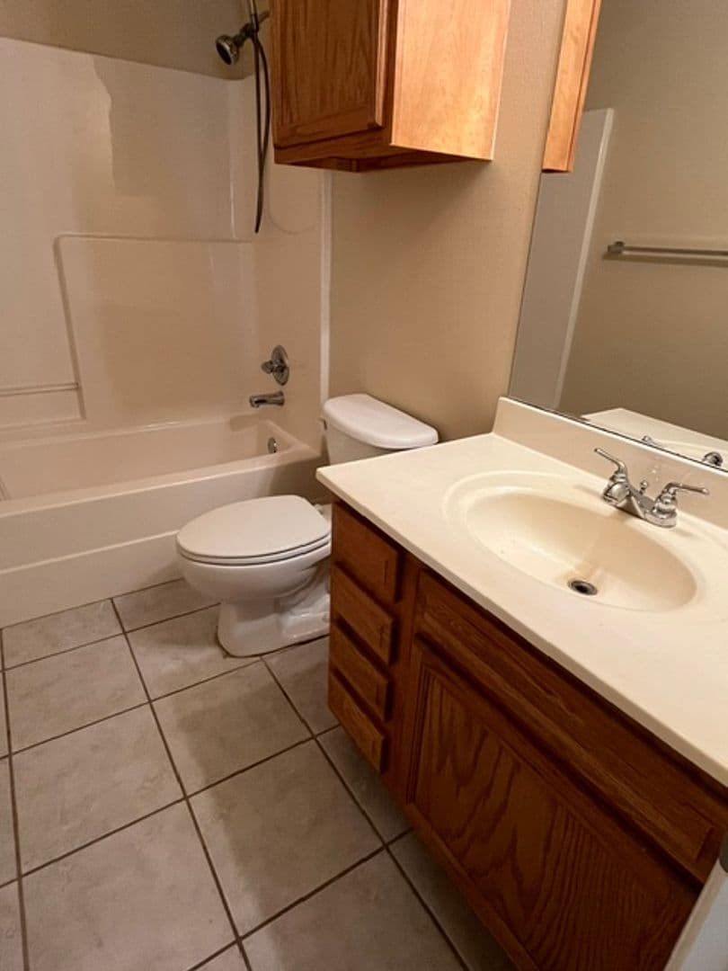 Bentonville House: 3606 SW Carriage Way