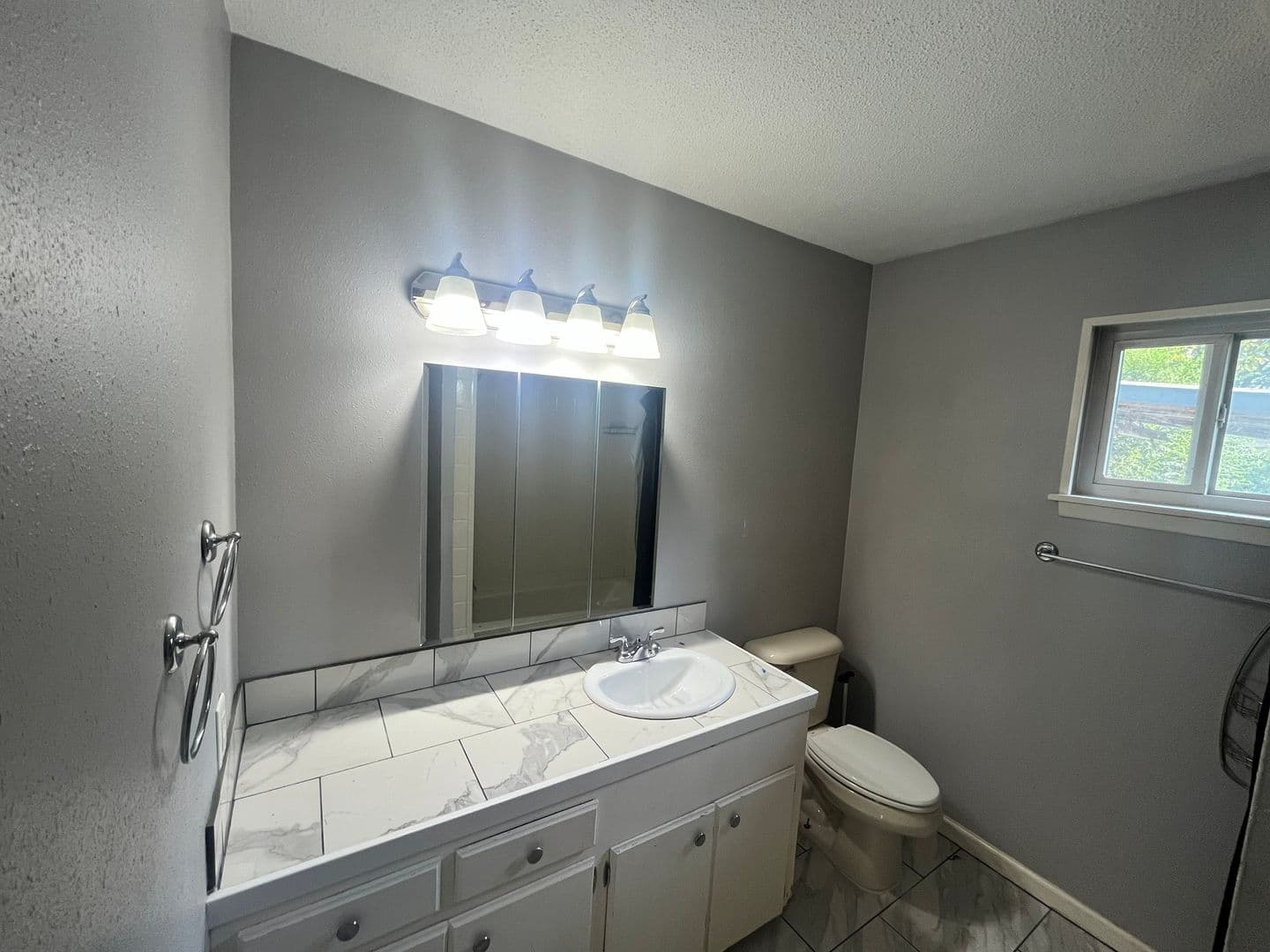 Sherwood House: 8 Lybrand Drive