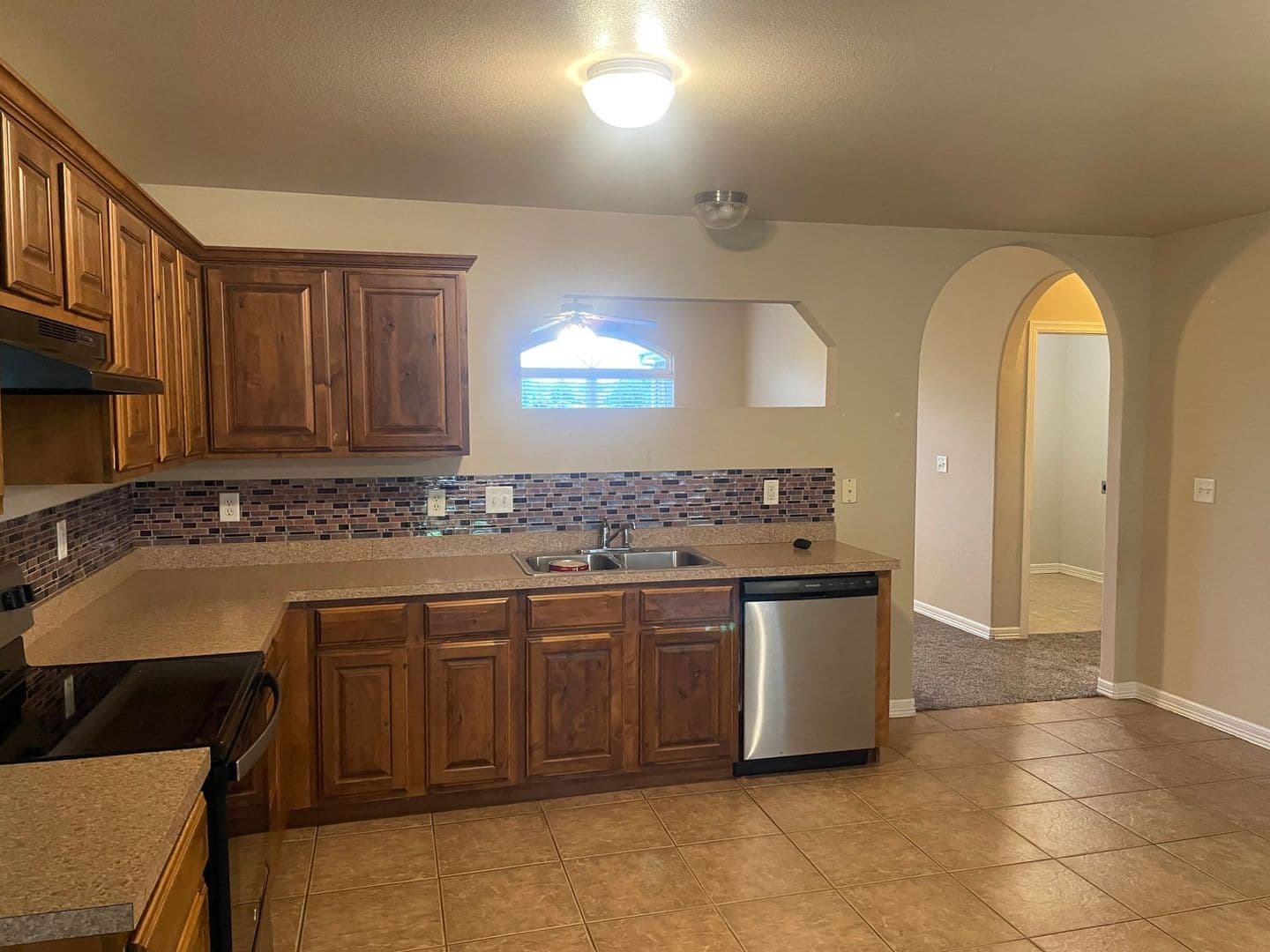 Centerton House: 460 Kate Dr
