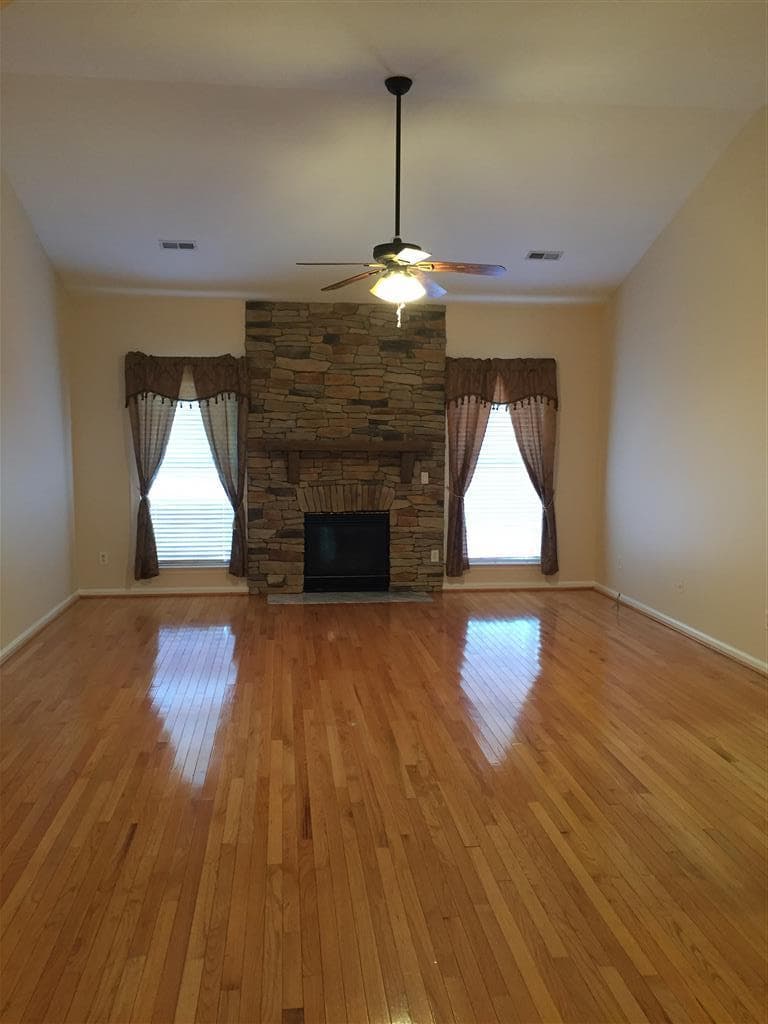 Hendersonville House: 167 Grove Lane South