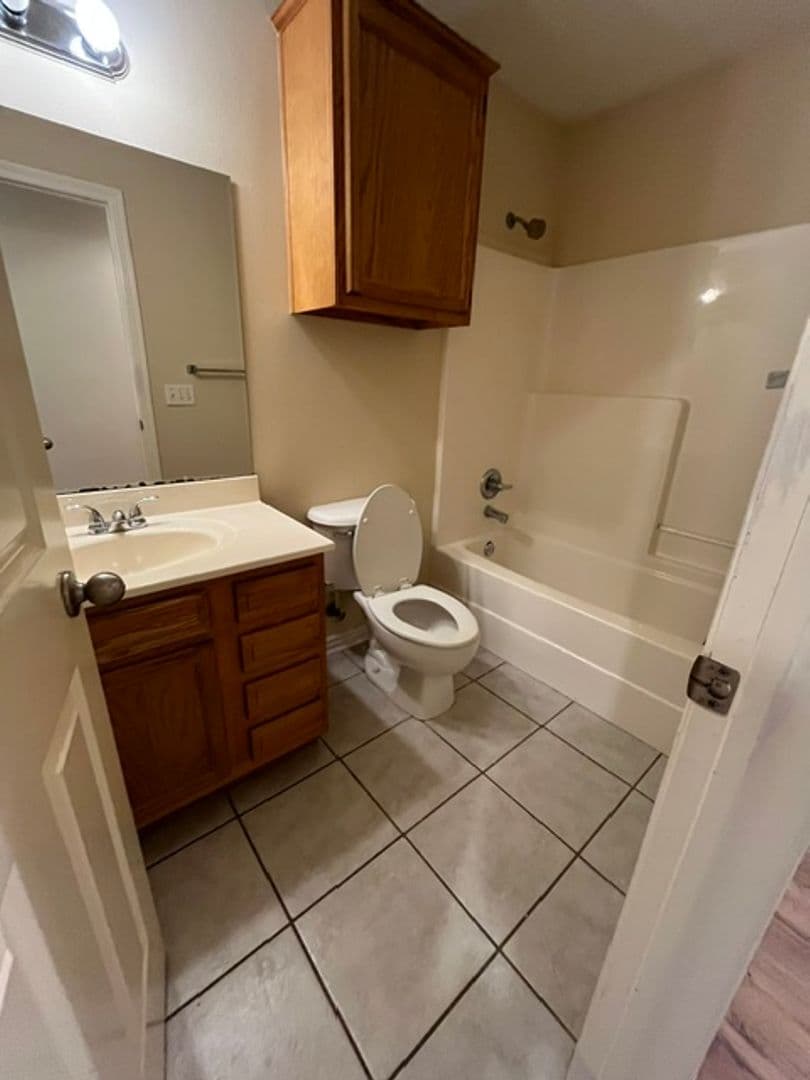 Bentonville House: 3606 SW Carriage Way