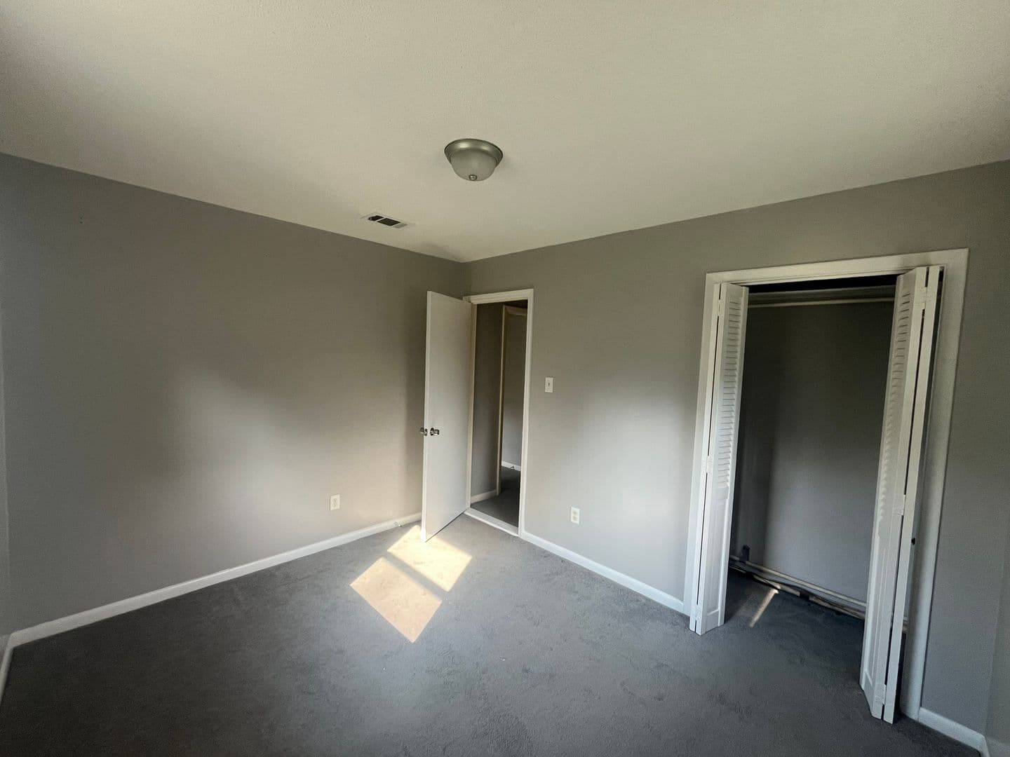 Sherwood House: 8 Lybrand Drive