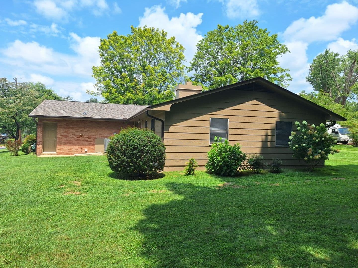 Knoxville House: 6826 Dorchester Drive
