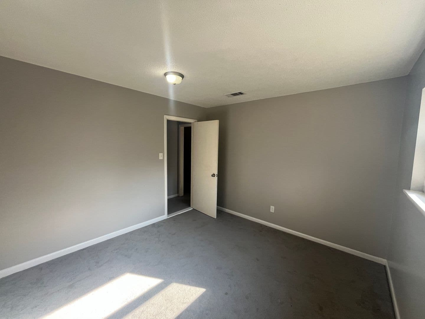 Sherwood House: 8 Lybrand Drive