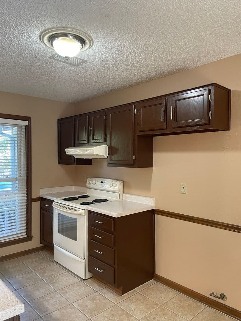 Maumelle House: 11 Red Oak Place