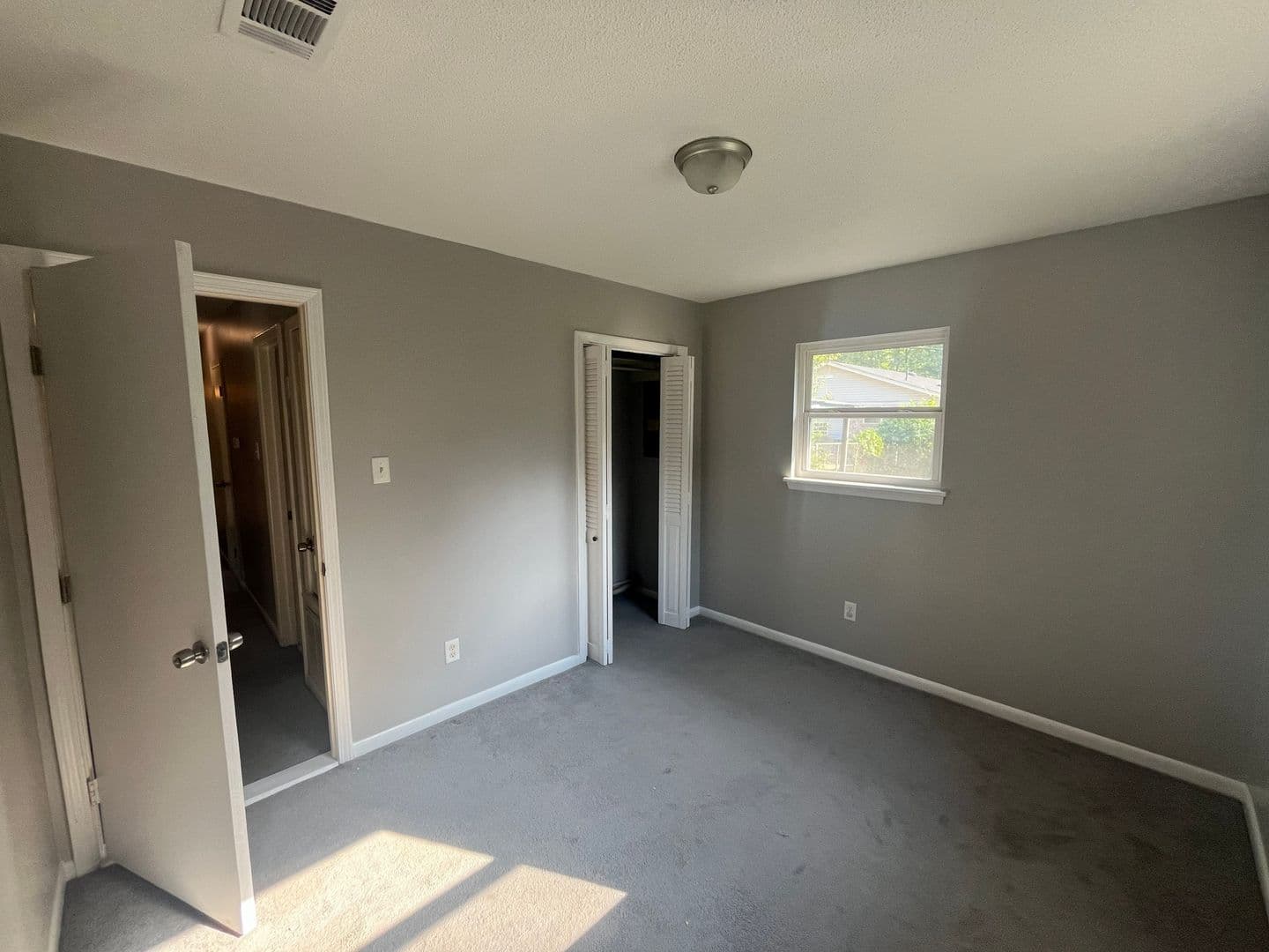 Sherwood House: 8 Lybrand Drive