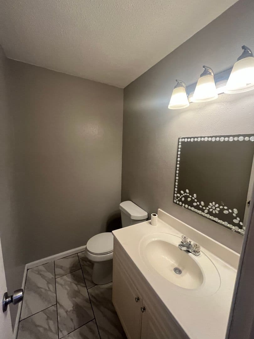 Sherwood House: 8 Lybrand Drive