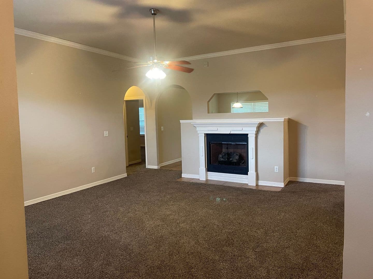Centerton House: 460 Kate Dr