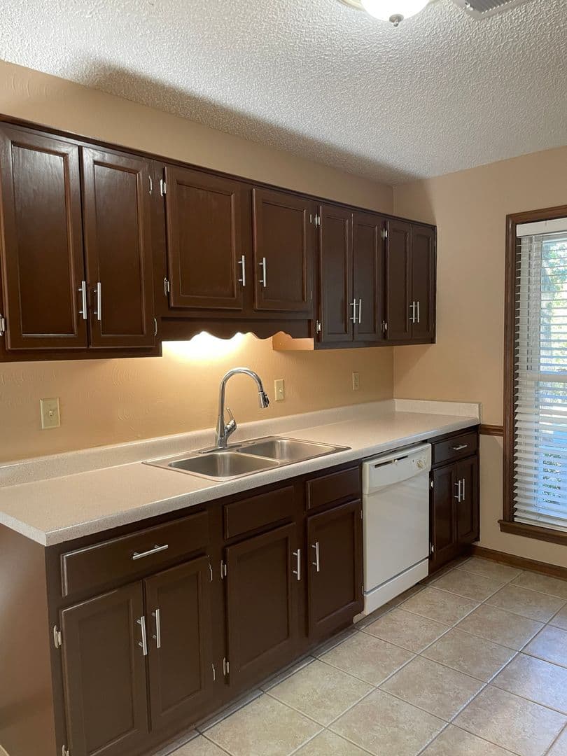 Maumelle House: 11 Red Oak Place