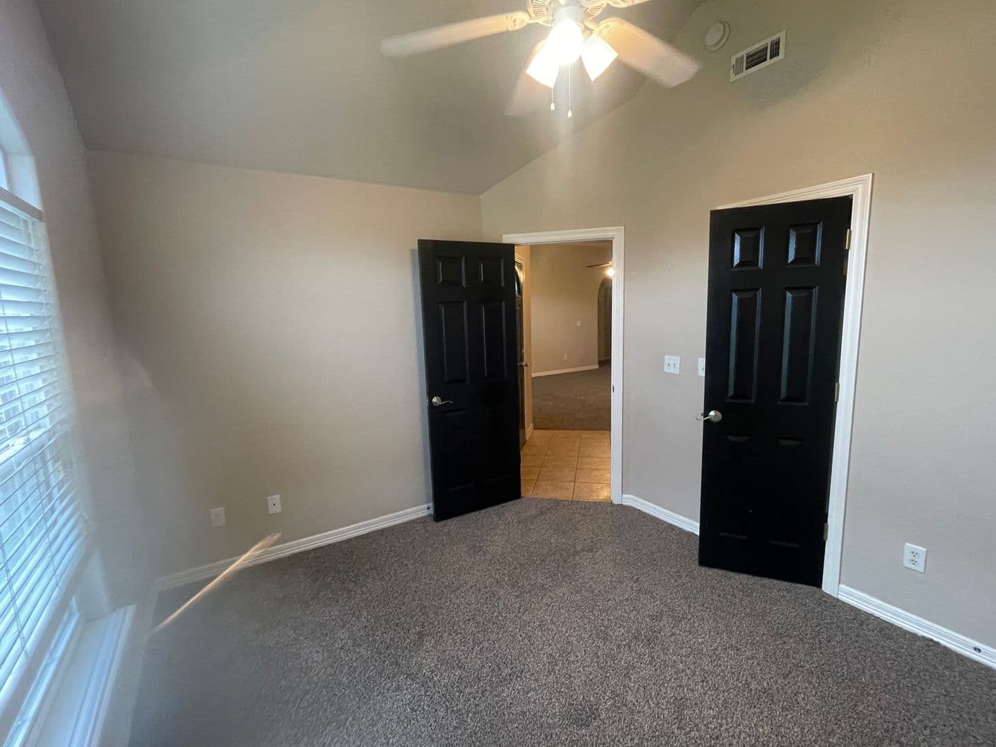 Centerton House: 460 Kate Dr
