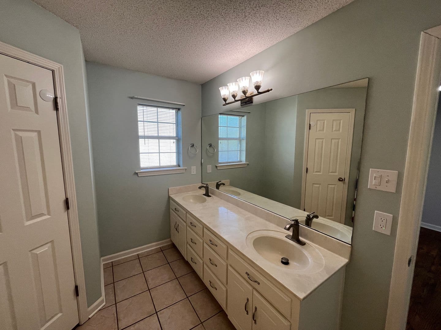Cabot House: 20 Violet Cove