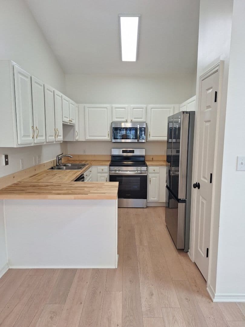 Knoxville House: 1720 Cape Brittany Way