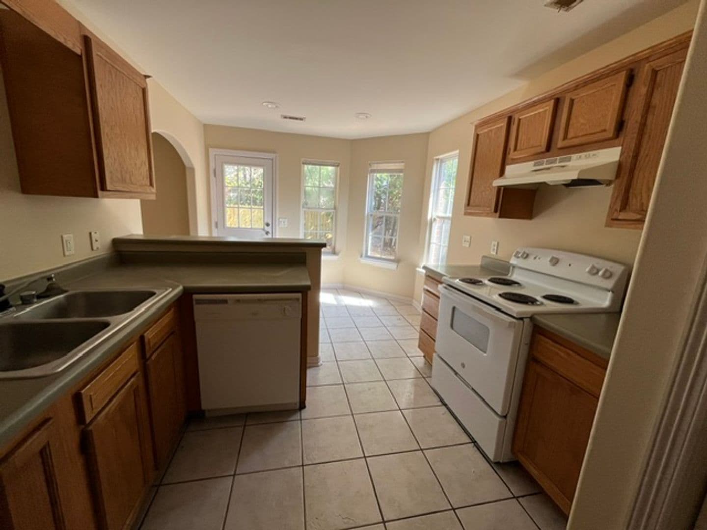 Bentonville House: 3606 SW Carriage Way