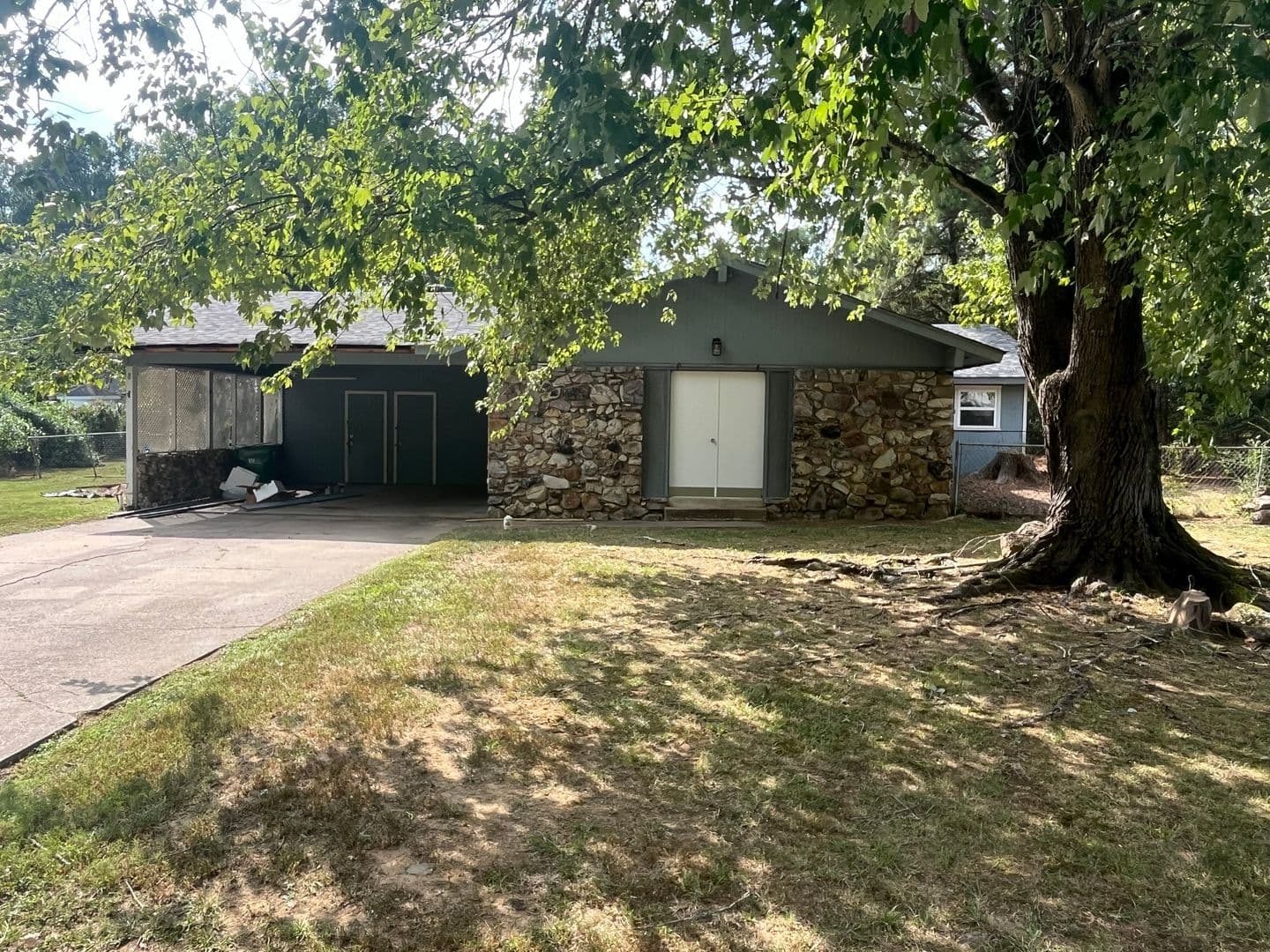 Sherwood House: 8 Lybrand Drive