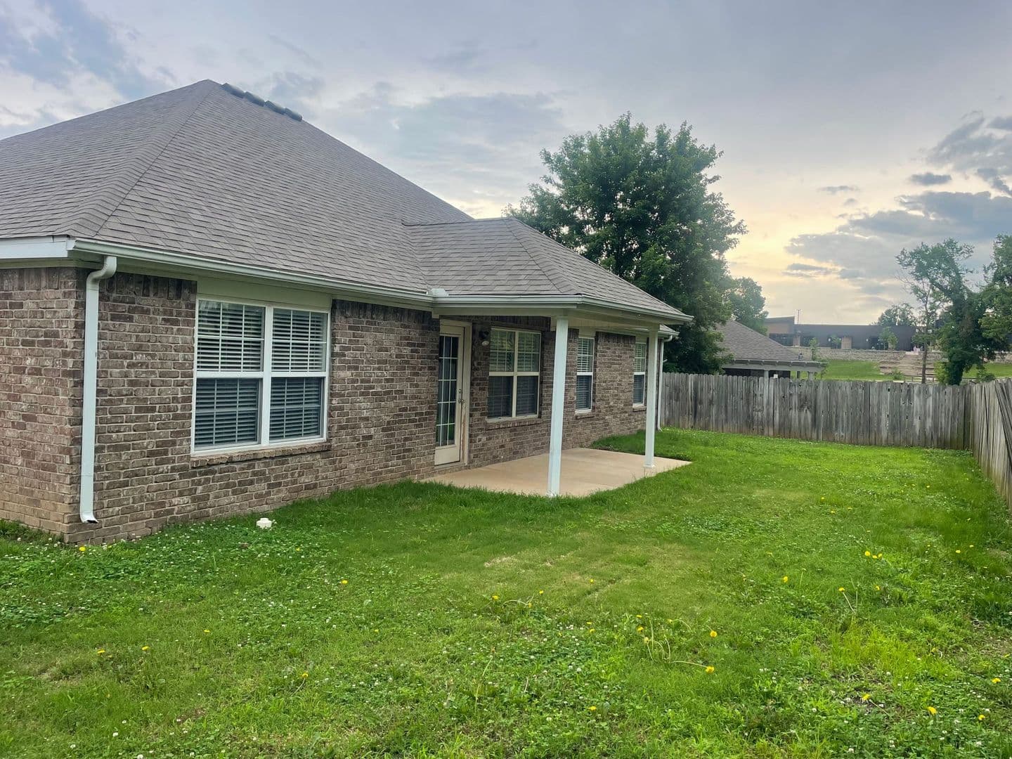 Centerton House: 460 Kate Dr
