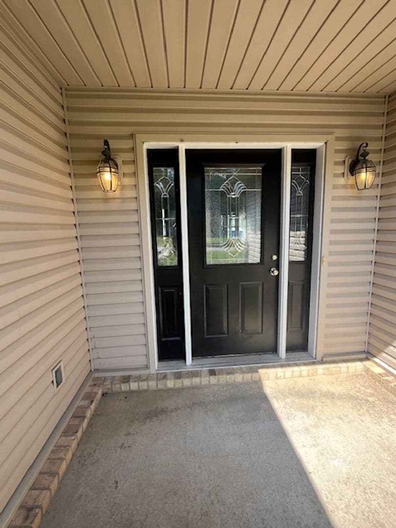 Cabot House: 102 Rosebud Cir.