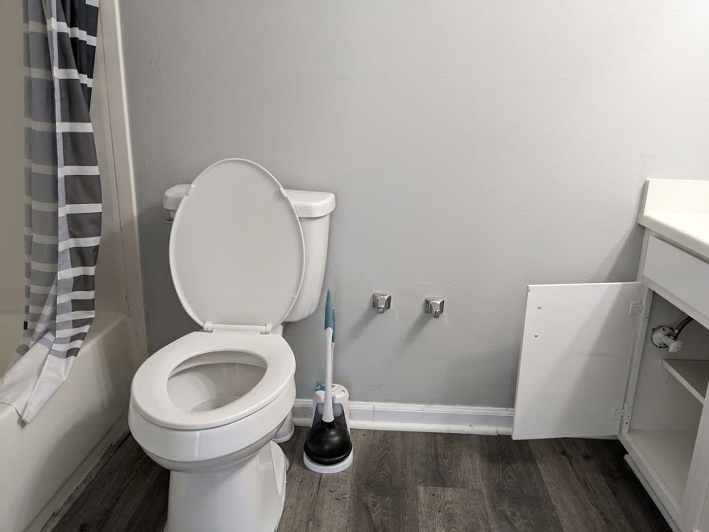 Jackson Apartment: 225 W McDowell Road