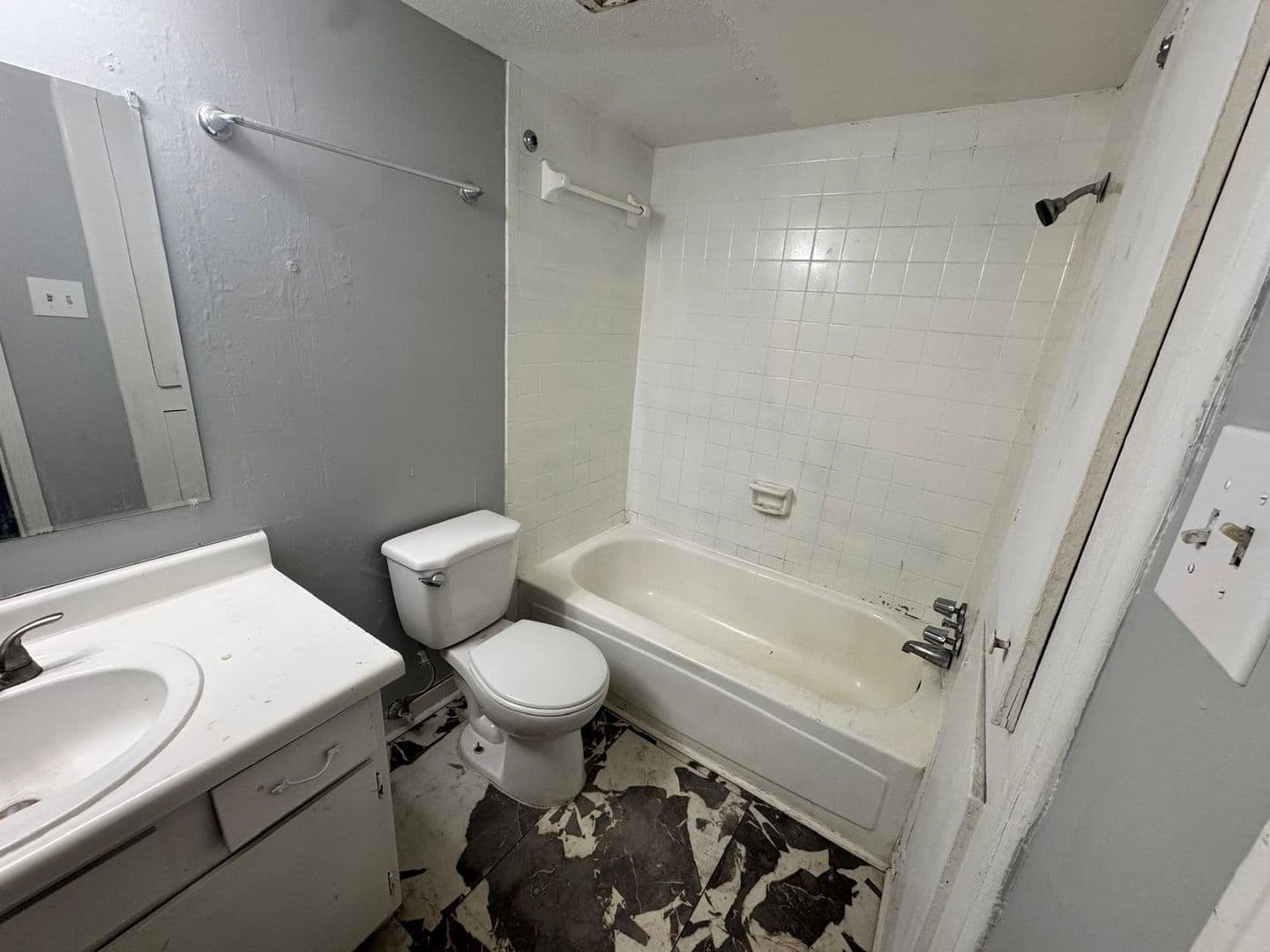 Jackson Apartment: 225 W McDowell Road