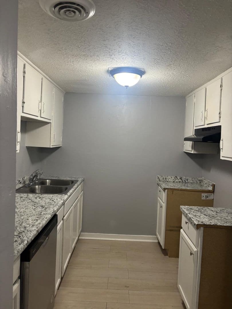 Jackson Apartment: 225 W McDowell Road