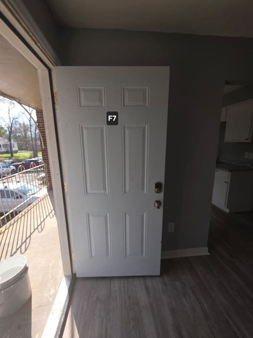 Jackson Apartment: 1505 North West Street - F7
