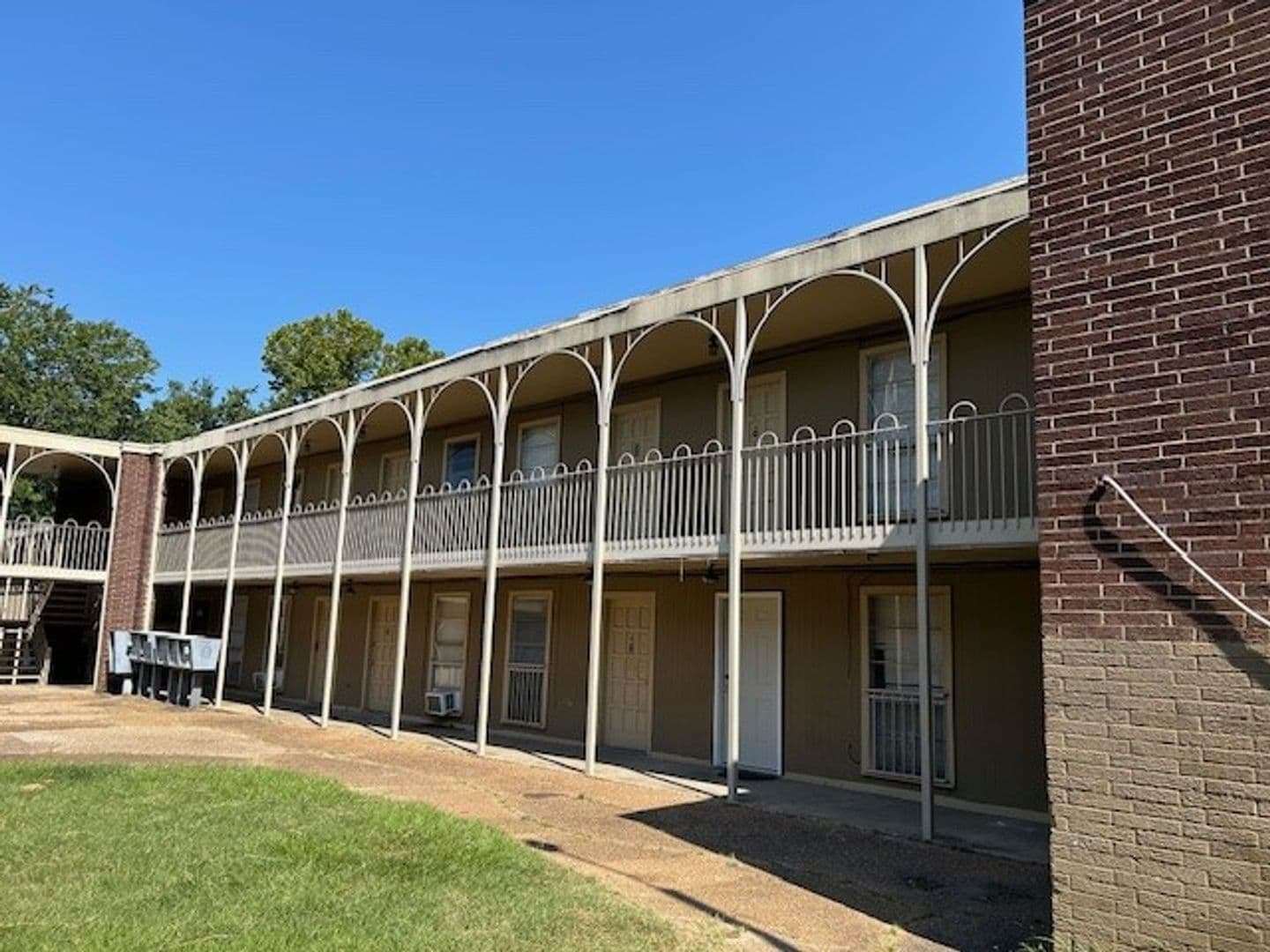 Jackson Apartment: 1505 North West Street - 108