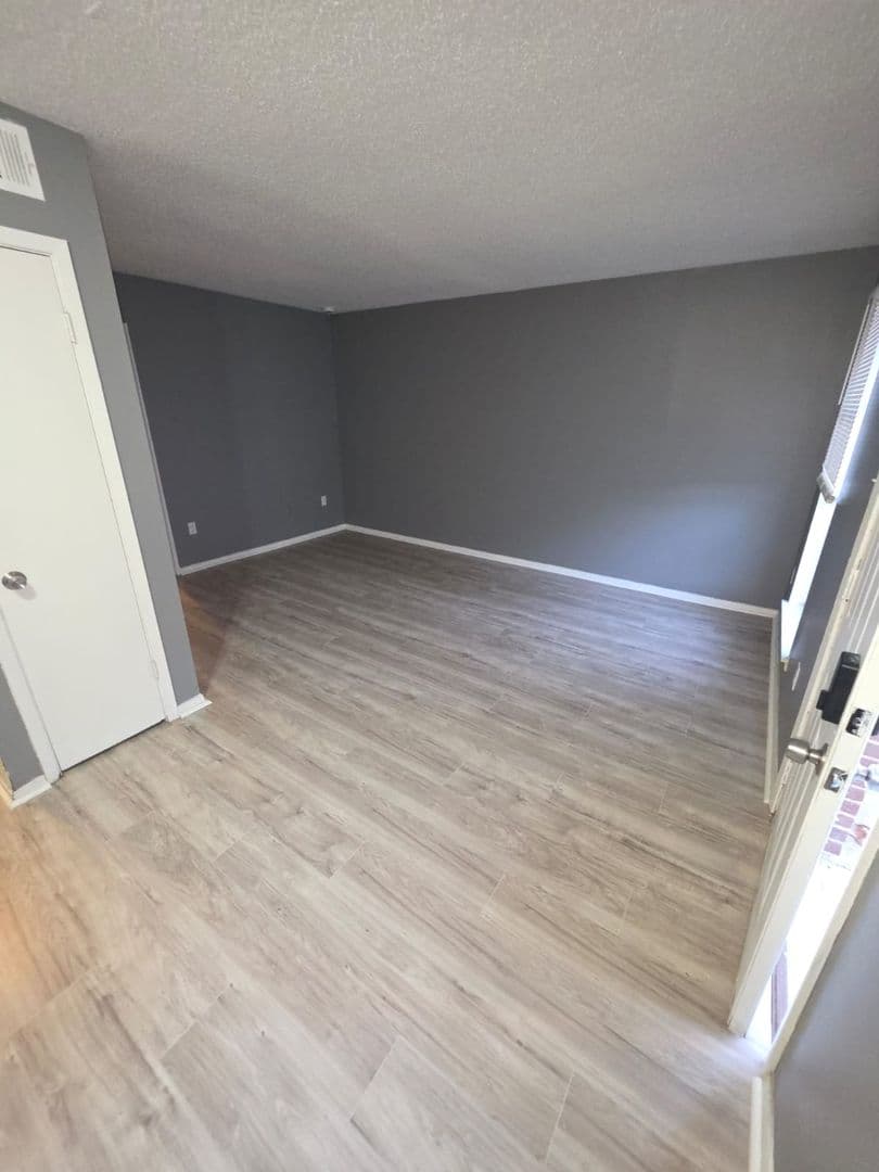 Jackson Apartment: 1505 North West Street - F7