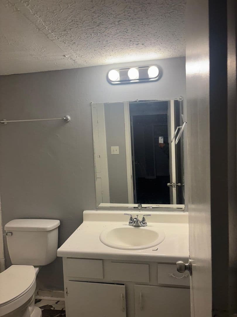 Jackson Apartment: 225 W McDowell Road