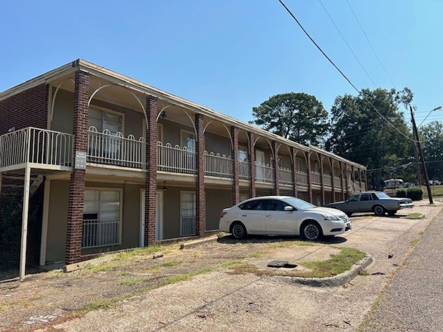 Jackson Apartment: 1505 North West Street - 102