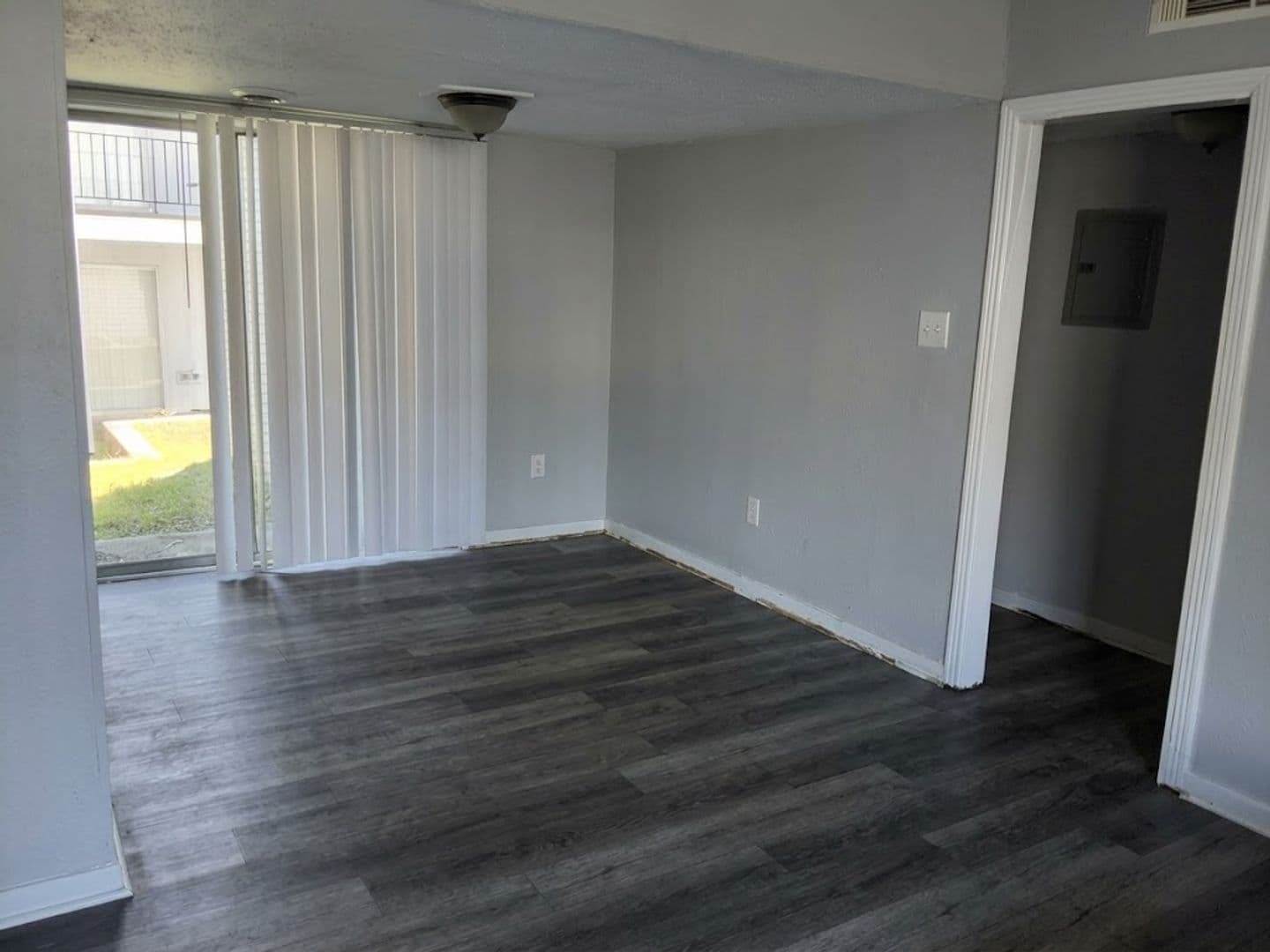 Jackson Apartment: 225 W McDowell Road