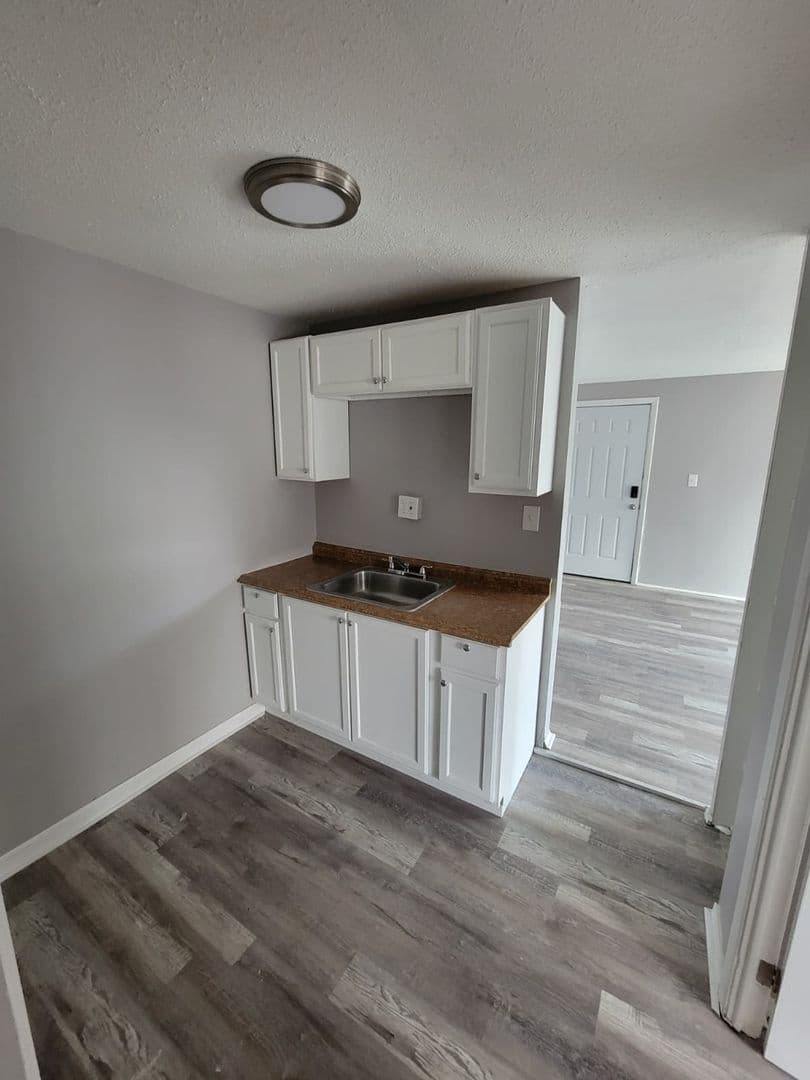 East Cleveland Apartment: 13420 Euclid Ave