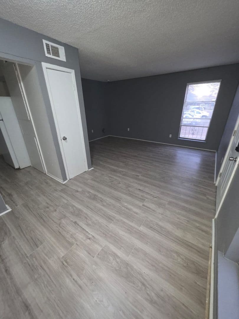 Jackson Apartment: 1505 North West Street - B09