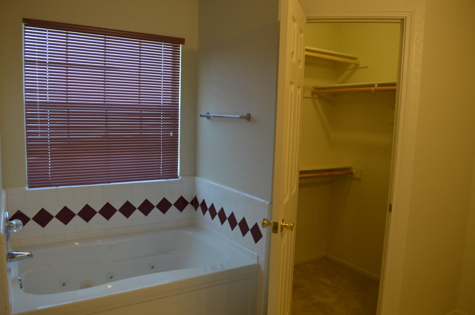 Killeen House: 4406 Esta Lee Dr.