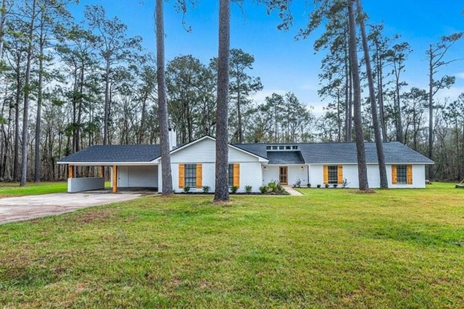 Kinder House: 25228 US-165