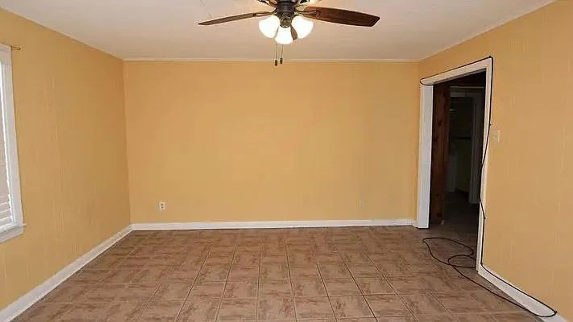 Lake Charles House: 517 E Oak Lane