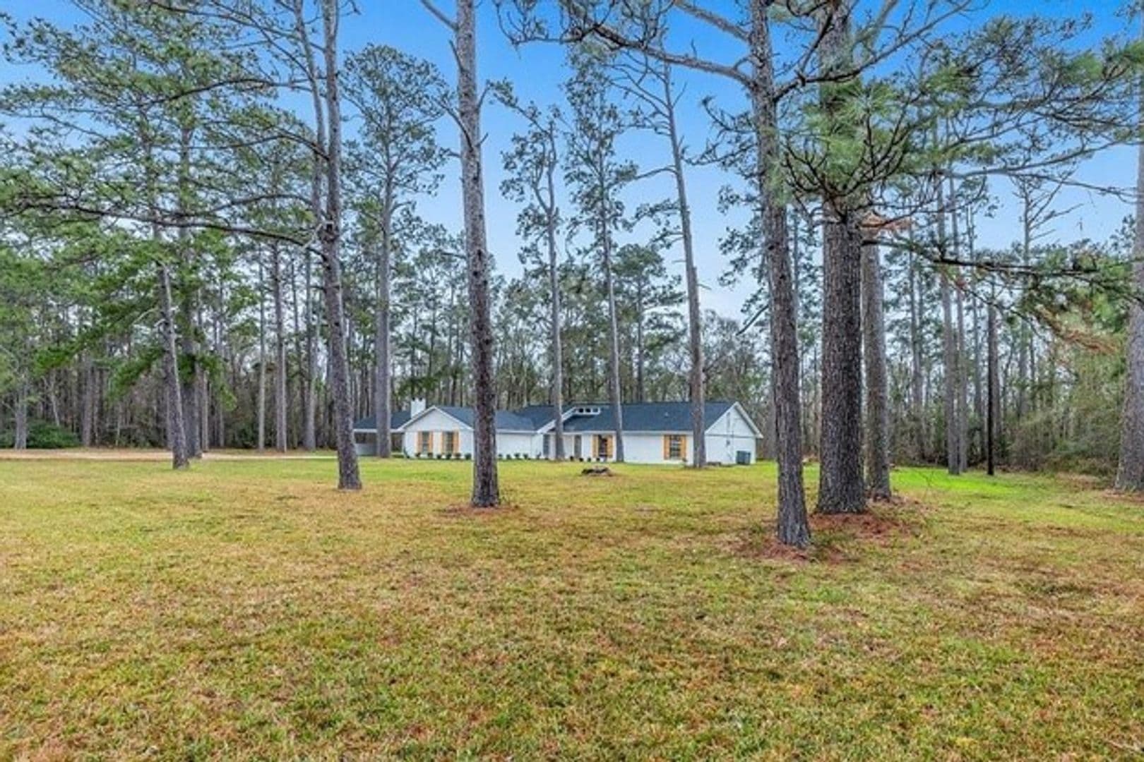 Kinder House: 25228 US-165
