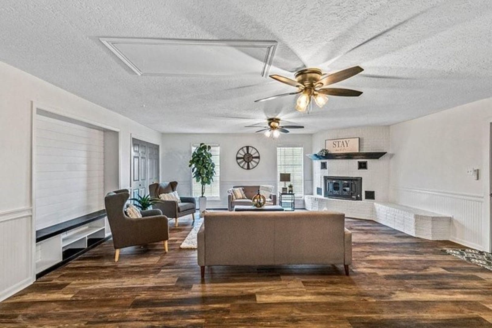 Kinder House: 25228 US-165
