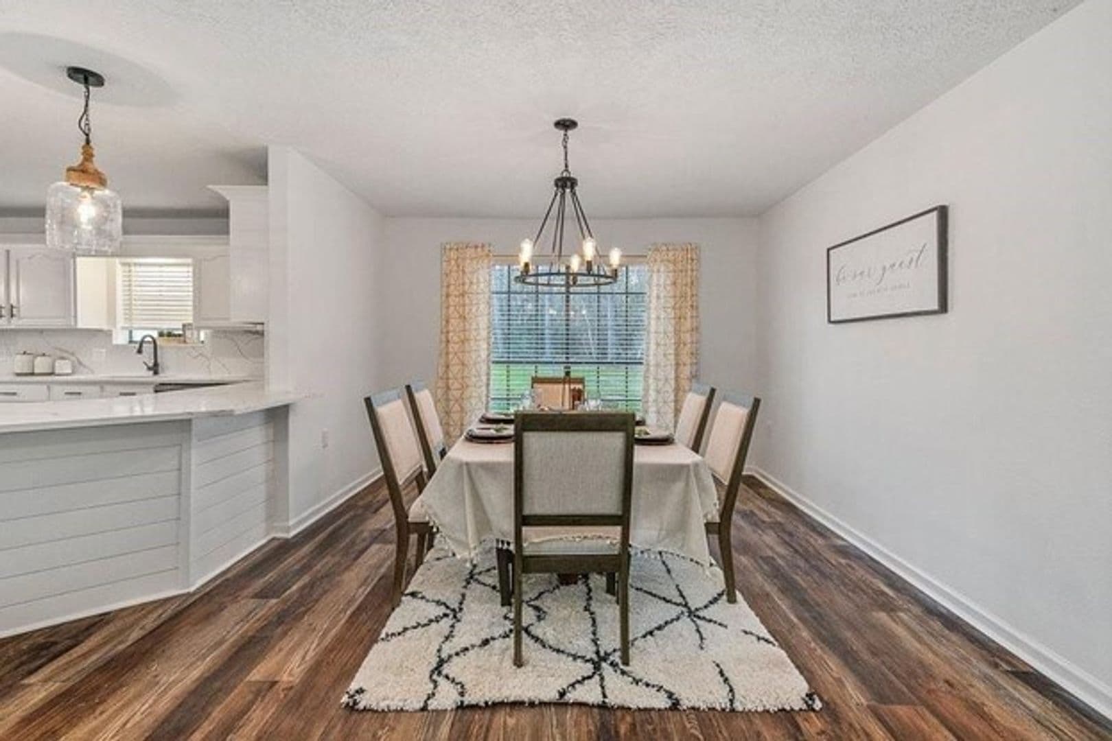 Kinder House: 25228 US-165