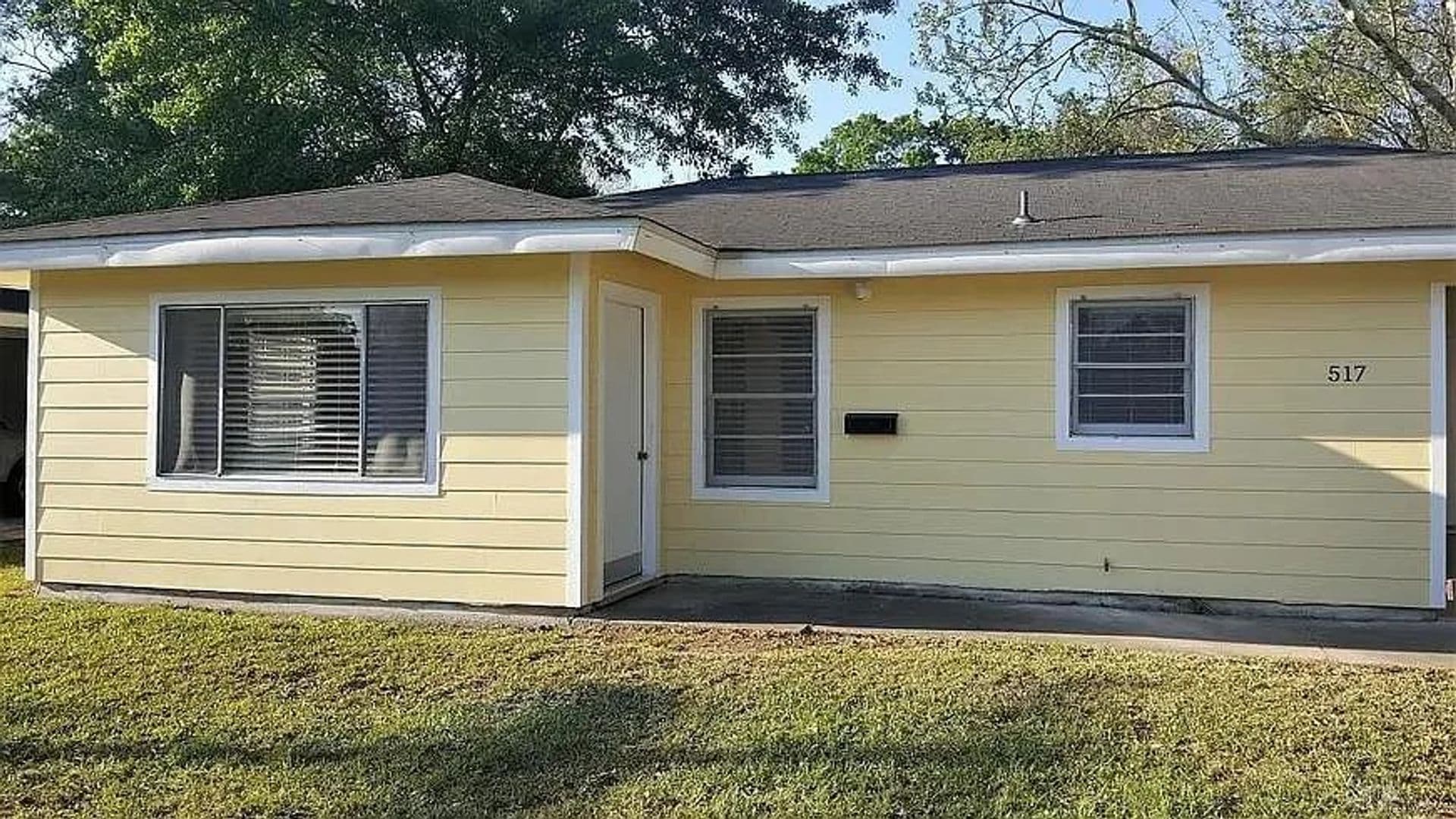 Lake Charles House: 517 E Oak Lane